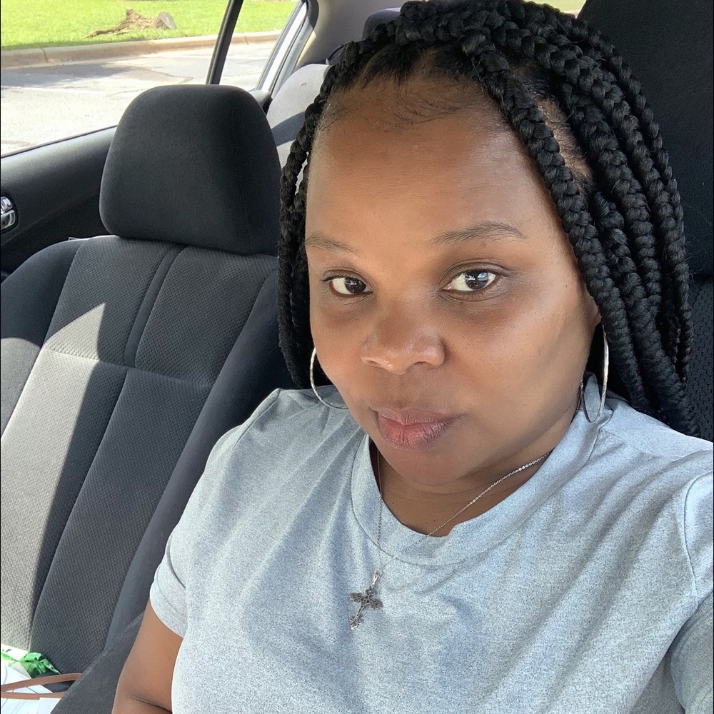 Meet your Posher, Nia